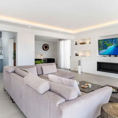 106 Private Luxury Villa, Heated Pool & Sauna * Μαρμπέλλα