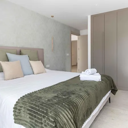 106 Private Luxury Villa, Heated Pool & Sauna Villa