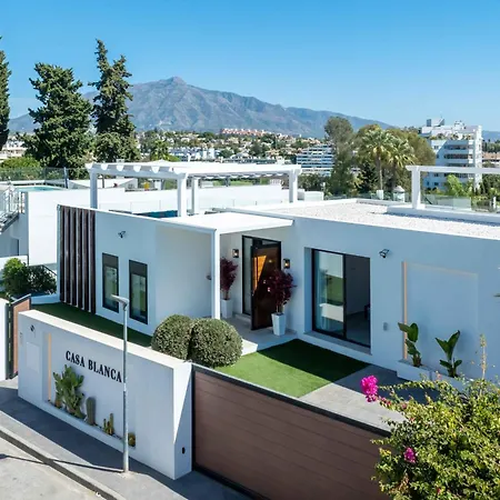 106 Private Luxury Villa, Heated Pool & Sauna Вилла