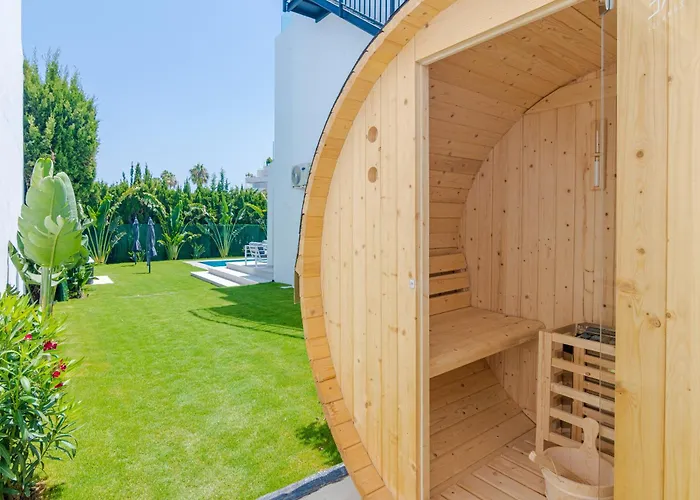 106 Private Luxury Villa, Heated Pool & Sauna Villa Marbella