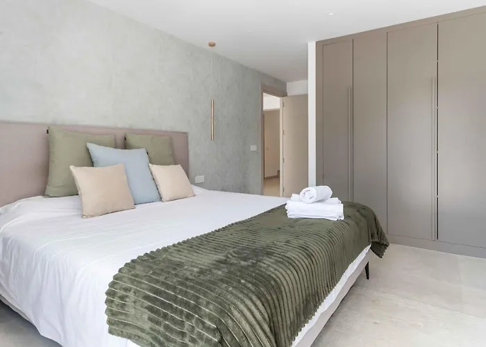 106 Private Luxury Villa, Heated Pool & Sauna Villa