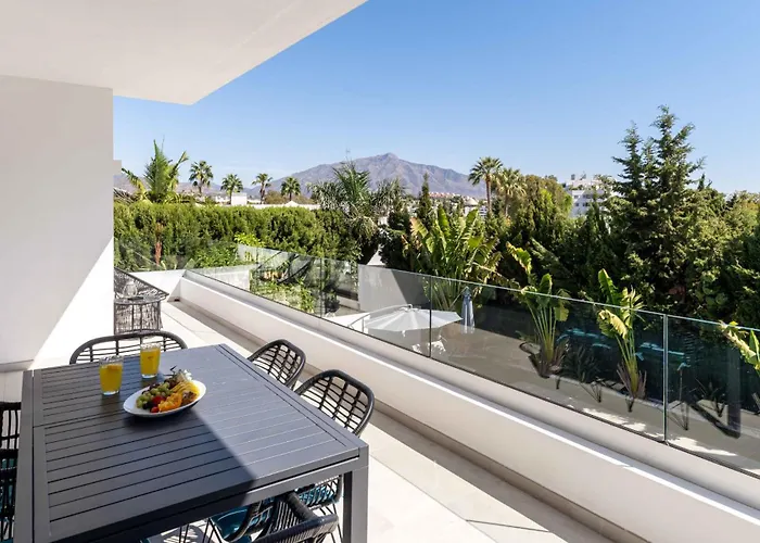 106 Private Luxury Villa, Heated Pool & Sauna Villa