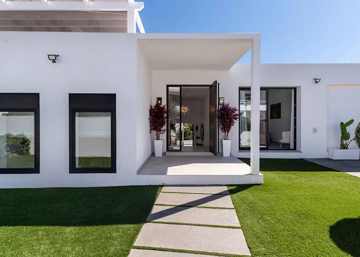 106 Private Luxury Villa, Heated Pool & Sauna Marbella
